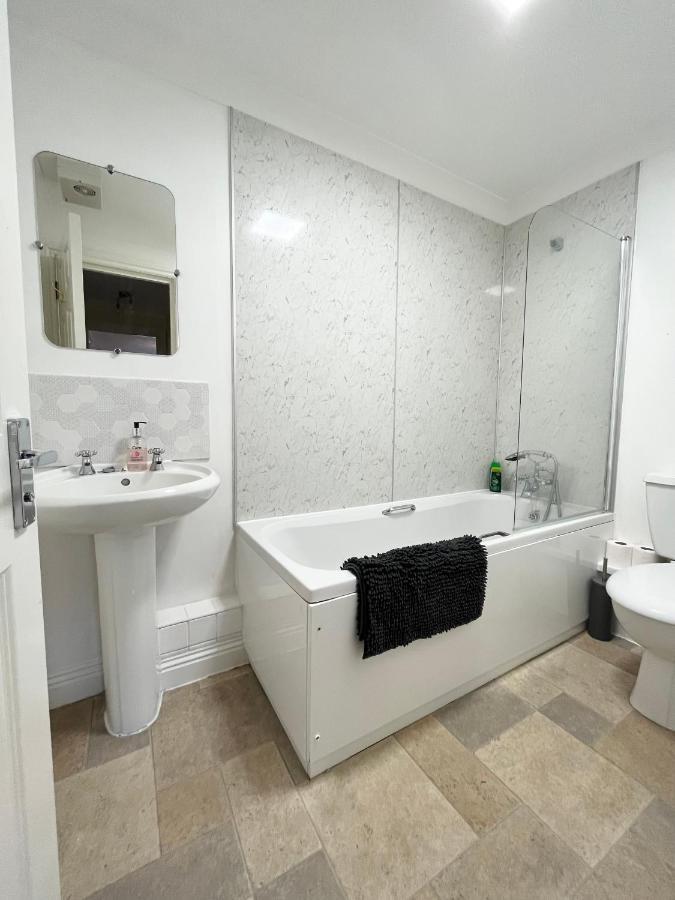 Archers 2 Bedrooms, Balcony, 2 Bathrooms, Free Parking, Wifi Southampton Exteriör bild